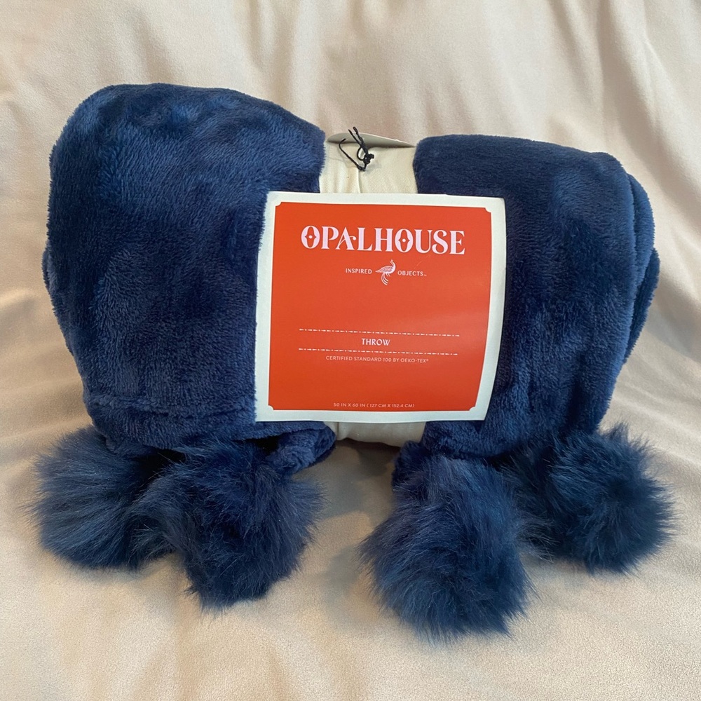 Opalhouse navy blue plush throw 50in x 60in in size